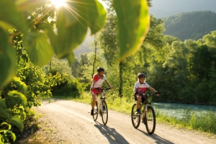 Direkt durch unseren Ort verläuft der Drauradweg 